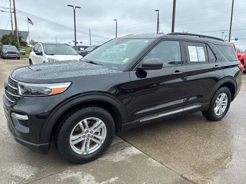 Used 2023 Ford Explorer XLT w/ Equipment Group 202A AWD/4WD image 3