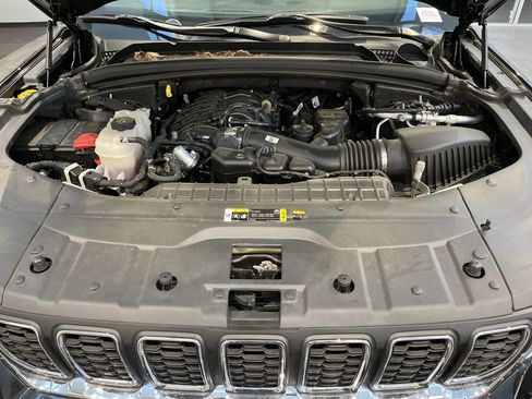 Used 2025 Jeep Grand Cherokee Laredo X image 37