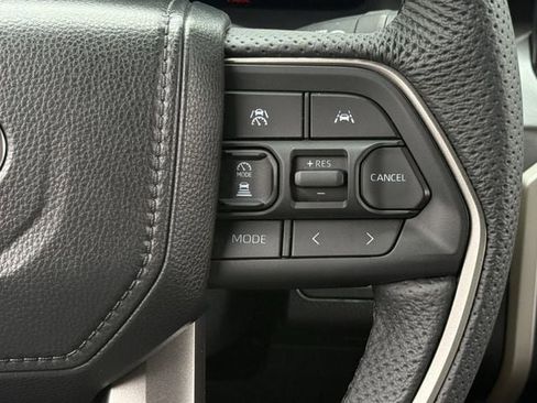 Used 2025 Toyota Tacoma TRD Sport AWD/4WD image 15