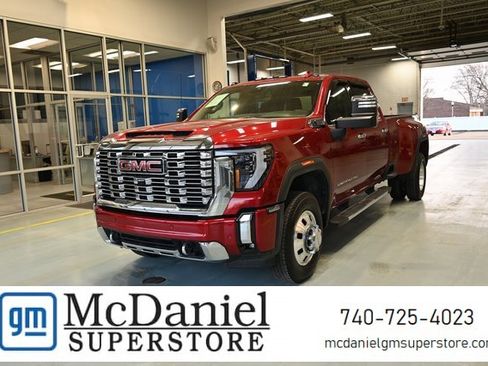 Used 2024 GMC Sierra 3500 Denali image 1