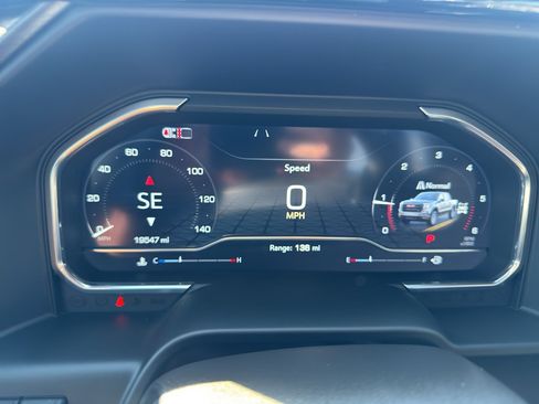 Used 2025 GMC Sierra 1500 AT4 w/ AT4 Premium Package AWD/4WD image 32