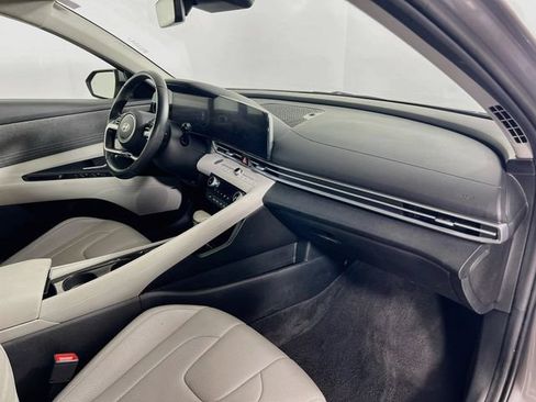 Used 2024 Hyundai Elantra Limited FWD image 32