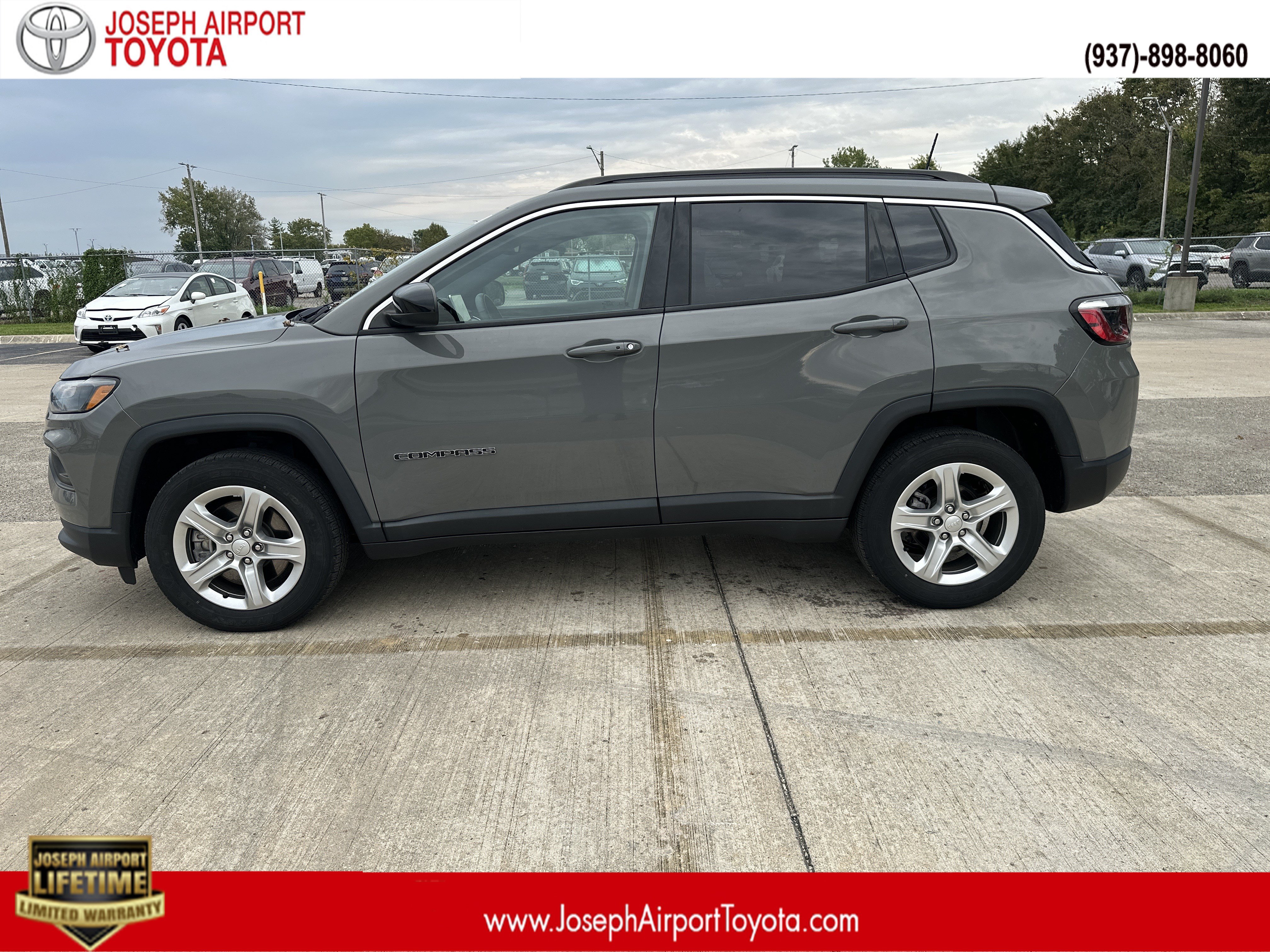 Used 2023 Jeep Compass Latitude w/ Convenience Group AWD/4WD image 1