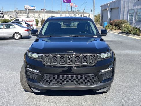 Used 2022 Jeep Grand Cherokee Limited w/ Luxury Tech Group II image 8