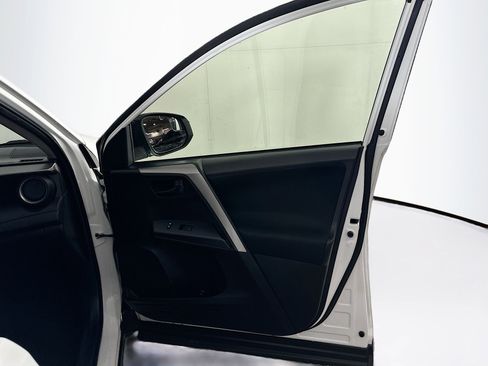 Used 2018 Toyota RAV4 LE image 29