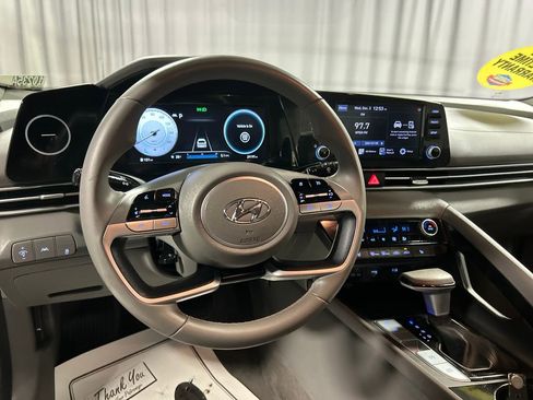 Used 2022 Hyundai Elantra SEL w/ Convenience Package image 13