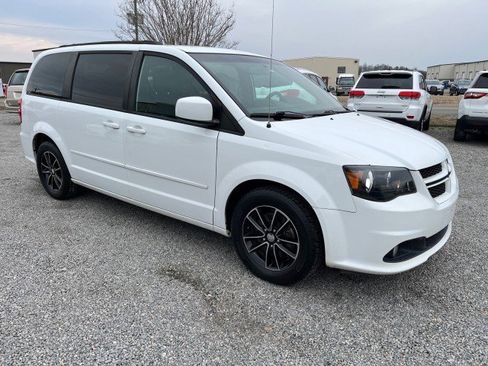Used 2017 Dodge Grand Caravan GT image 4