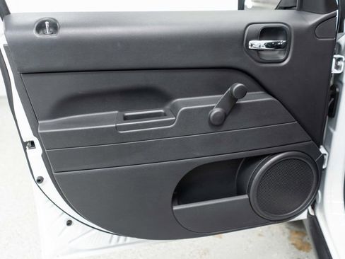 Used 2017 Jeep Patriot Sport FWD image 13