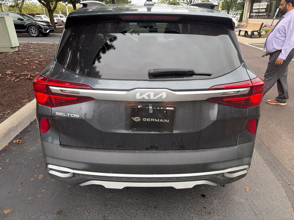 Used 2023 Kia Seltos SX w/ SX Sunroof Package AWD/4WD image 7