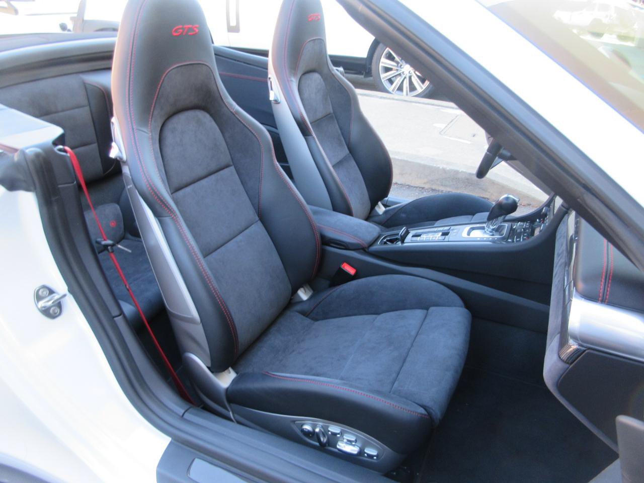 Used 2018 Porsche 911 Carrera GTS Cabriolet image 31