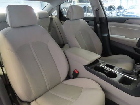Used 2017 Hyundai Sonata SE image 6