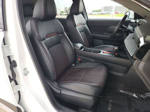 Certified 2025 Nissan Kicks SR FWD image 15