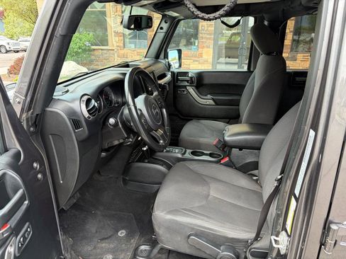 Used 2018 Jeep Wrangler Unlimited Sport S AWD/4WD image 4