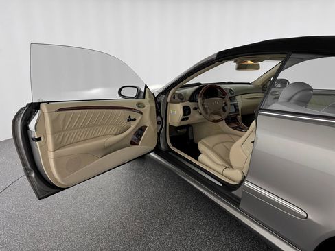 Used 2007 Mercedes-Benz CLK 550 Cabriolet image 12