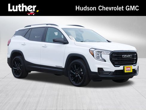 Used 2024 GMC Terrain SLE w/ Driver Convenience Package image 1
