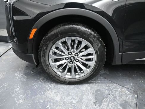 Used 2025 Cadillac XT4 Premium Luxury image 13