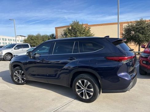 Used 2021 Toyota Highlander XLE image 7