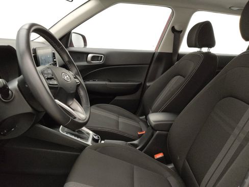 Used 2025 Hyundai Venue SEL FWD image 17