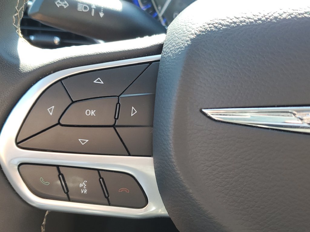 Certified 2023 Chrysler Pacifica Limited FWD image 23