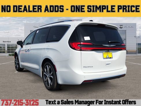 New 2026 Chrysler Pacifica Pinnacle image 3