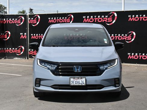 Used 2023 Honda Odyssey Sport image 2