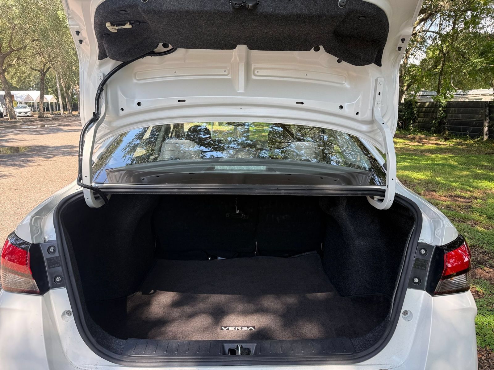 Used 2025 Nissan Versa SV FWD image 27