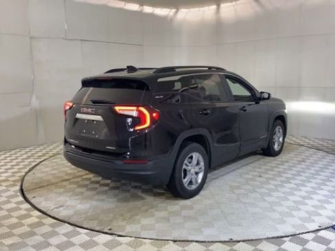 Used 2023 GMC Terrain SLE w/ Driver Convenience Package image 8