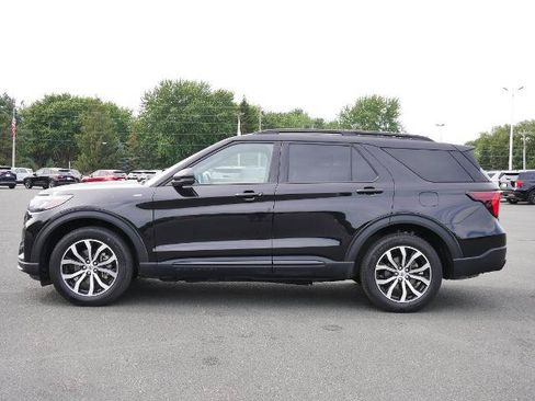 Certified 2025 Ford Explorer ST-Line AWD/4WD image 2