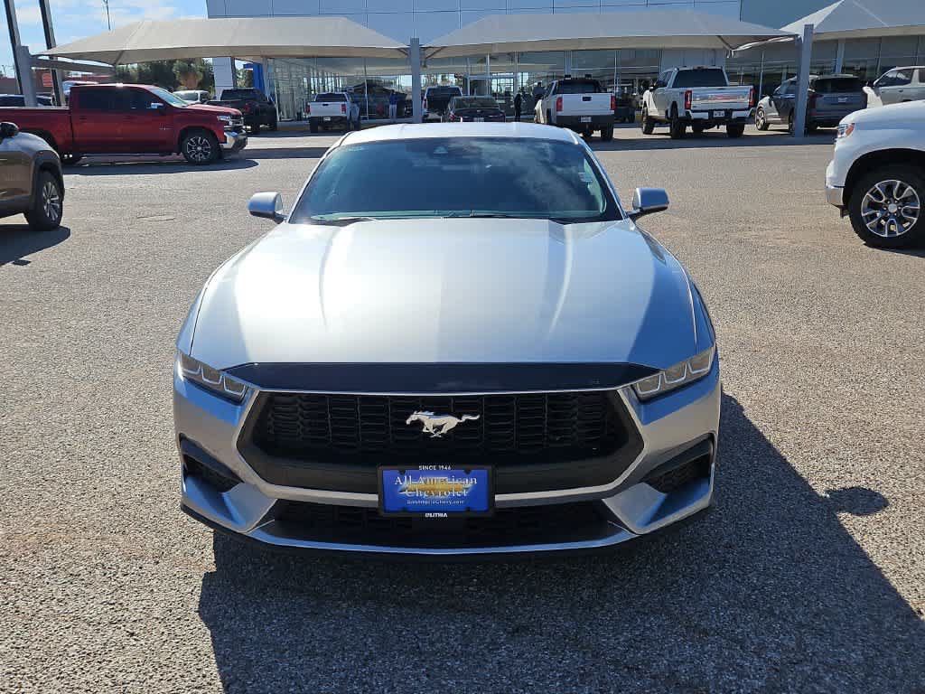 Used 2025 Ford Mustang Coupe RWD image 3