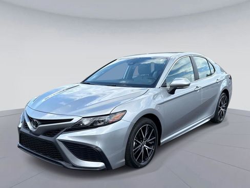 Used 2024 Toyota Camry SE FWD image 8