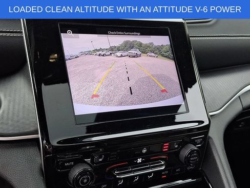 Used 2023 Jeep Grand Cherokee Altitude AWD/4WD image 18