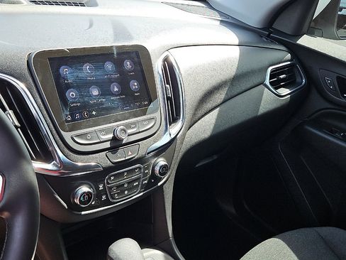 Used 2024 Chevrolet Equinox LT FWD image 16