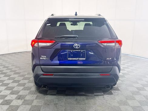 Used 2020 Toyota RAV4 XLE FWD image 4