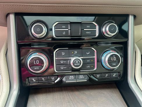 Used 2021 GMC Yukon Denali w/ Denali Premium Package AWD/4WD image 25