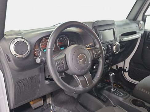 Used 2017 Jeep Wrangler Unlimited Sahara w/ Connectivity Group AWD/4WD image 13