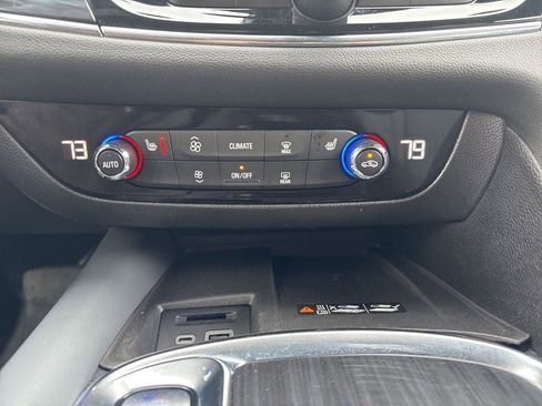 Used 2023 Buick Enclave Essence image 17