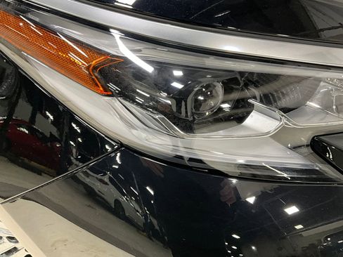 Used 2021 Toyota Sienna Limited image 29