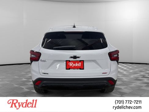 Used 2024 Chevrolet Trax RS w/ Driver Confidence Package FWD image 4