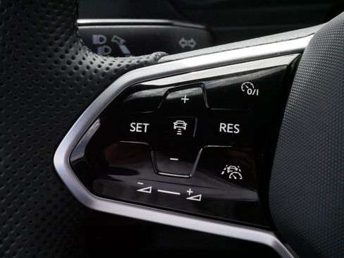 Used 2023 Volkswagen Tiguan SEL R-Line AWD/4WD image 26