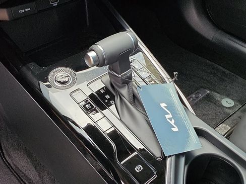 New 2026 Kia Niro FWD image 27