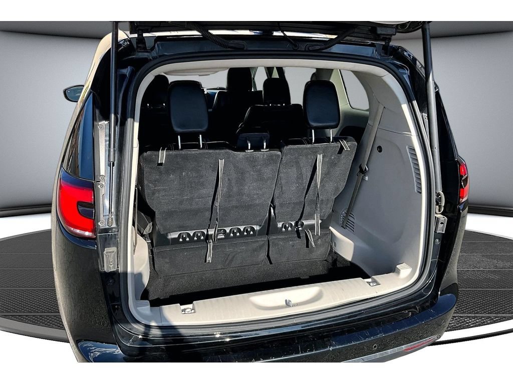 Used 2024 Chrysler Pacifica Touring-L FWD image 39
