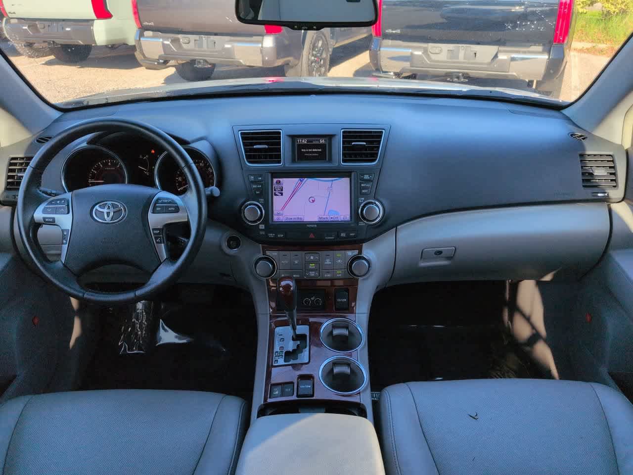 Used 2011 Toyota Highlander Limited w/ Tow Pkg AWD/4WD image 14
