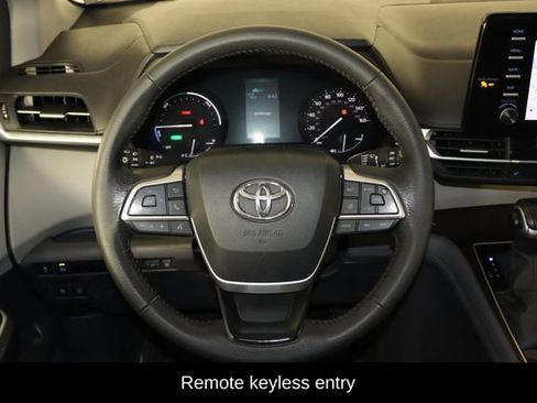 Used 2024 Toyota Sienna XLE AWD/4WD image 7