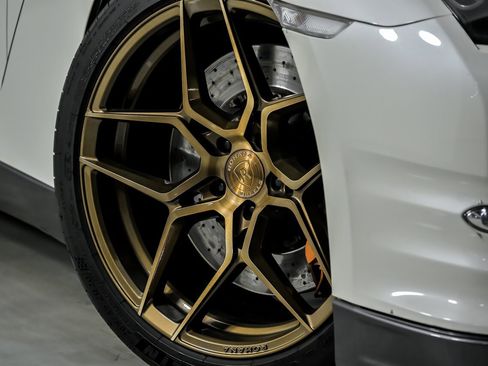 Used 2014 Nissan GT-R Premium w/ Premium Interior Package image 4