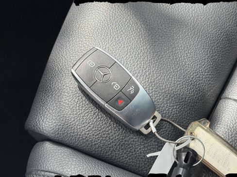 Used 2025 Mercedes-Benz GLB 250 image 22