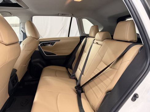 Used 2019 Toyota RAV4 XLE Premium FWD image 11