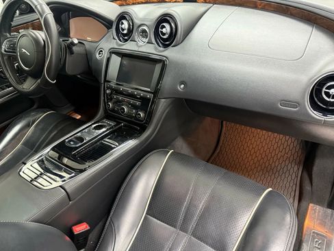 Used 2017 Jaguar XJ R-Sport image 12