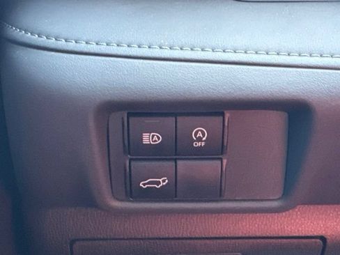 Used 2023 Toyota Highlander XLE FWD image 25