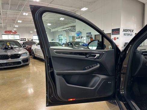 Used 2021 Porsche Macan S image 11