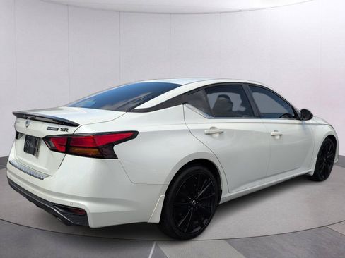 Used 2022 Nissan Altima 2.5 SR w/ Midnight Edition Package FWD image 5